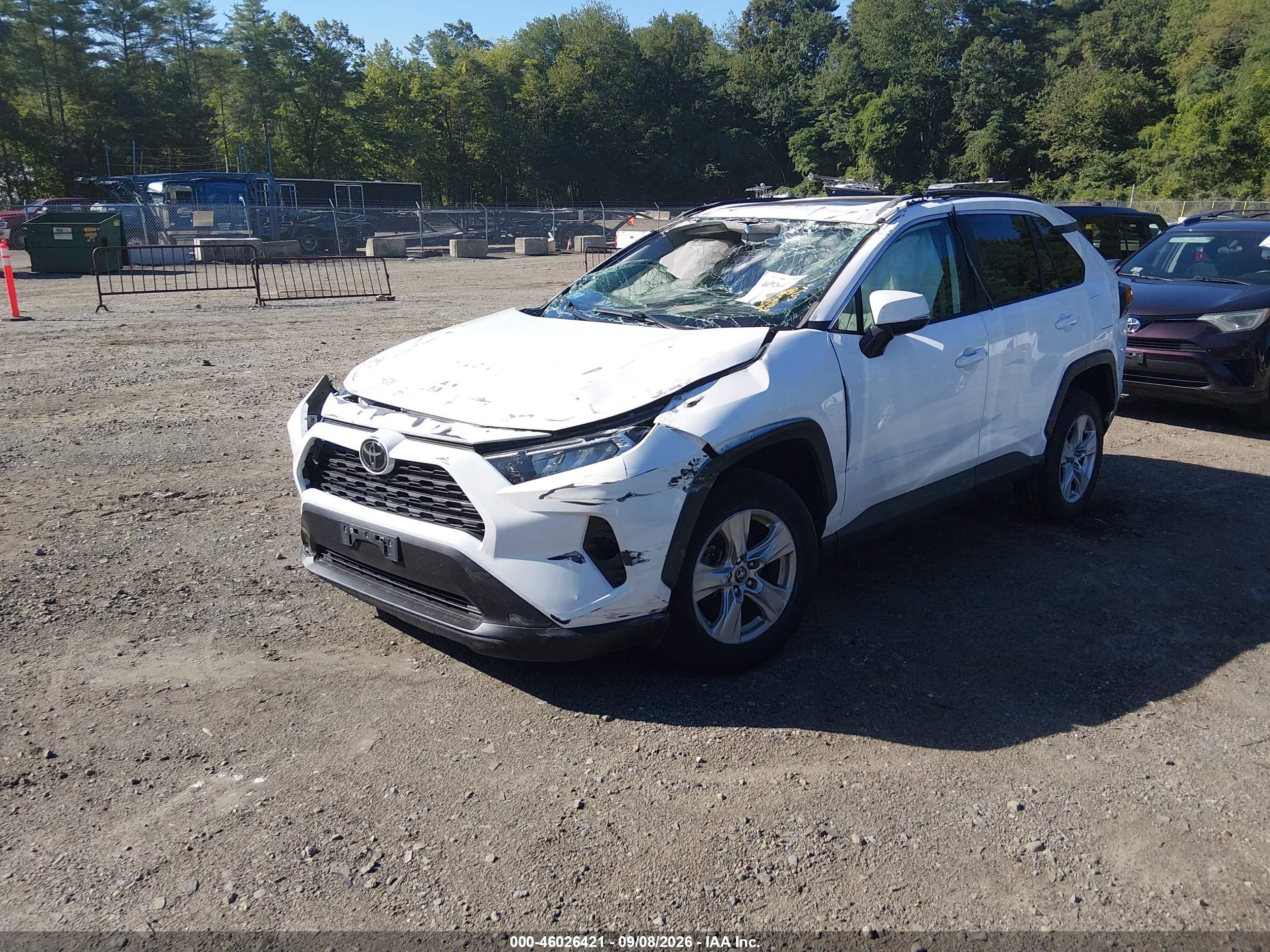 2021 TOYOTA RAV4 XLE — I2