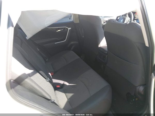 2021 TOYOTA RAV4 XLE — I8