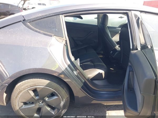 2021 TESLA MODEL 3 — I8