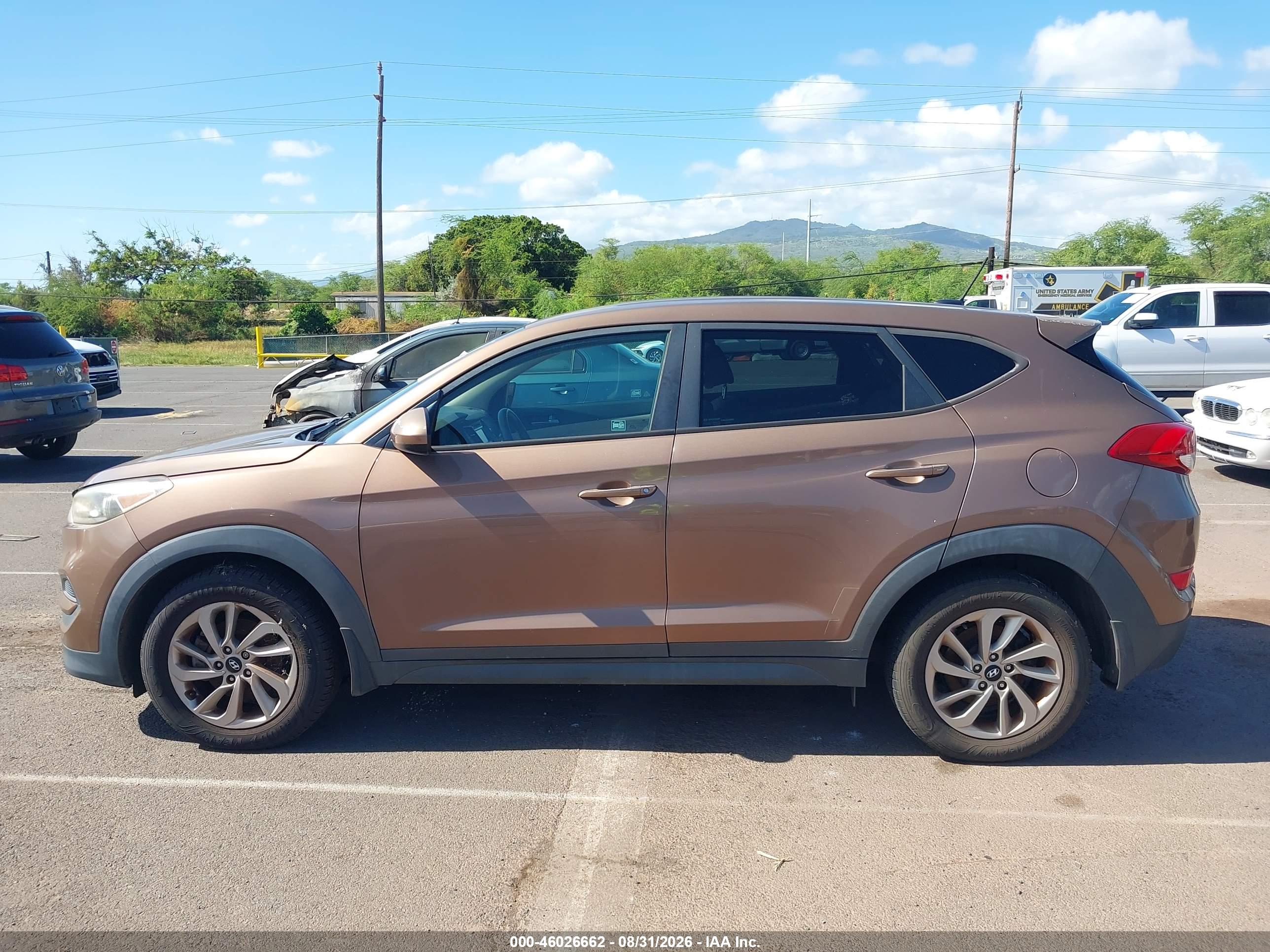 2016 HYUNDAI TUCSON SE