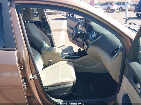 2016 HYUNDAI TUCSON SE