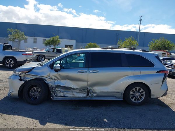 2021 TOYOTA SIENNA