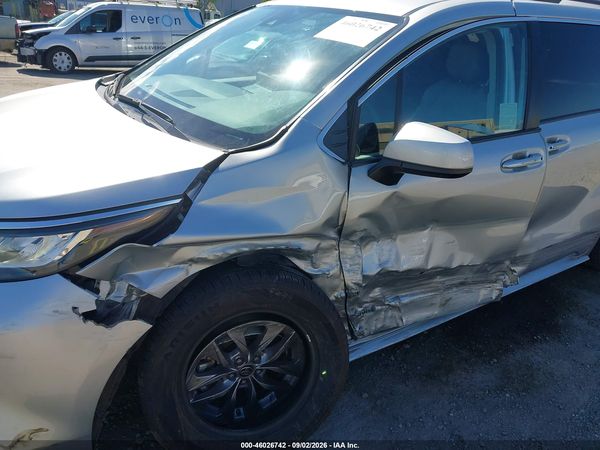 2021 TOYOTA SIENNA XLE