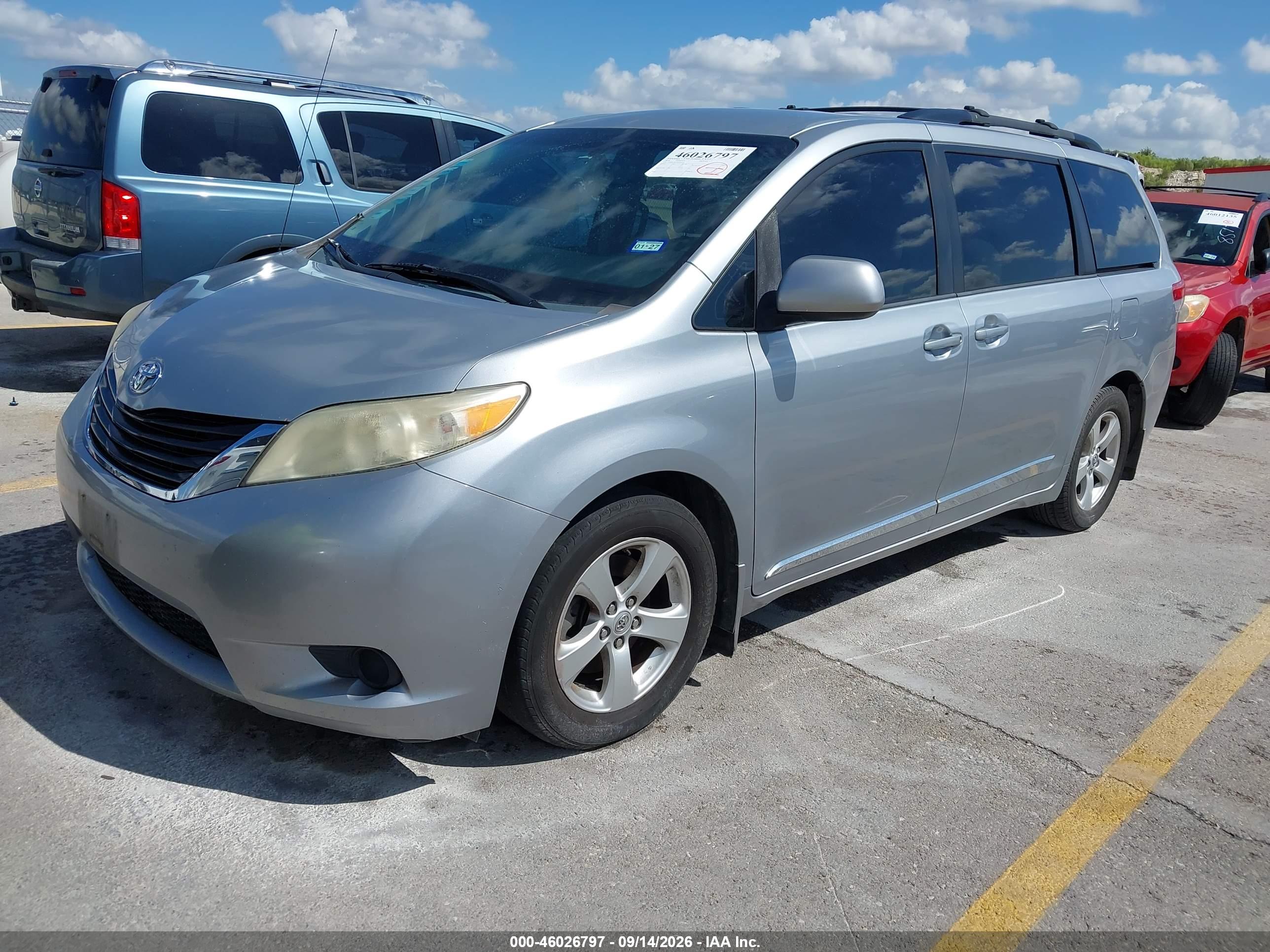 2014 TOYOTA SIENNA LE V6 8 PASSENGER — I2
