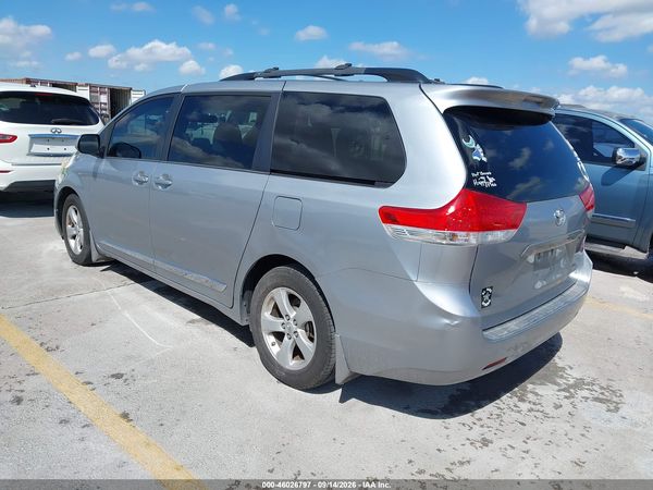 2014 TOYOTA SIENNA LE V6 8 PASSENGER — I3
