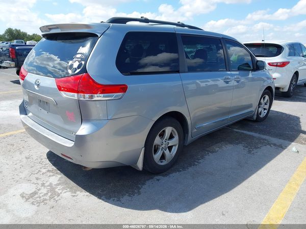 2014 TOYOTA SIENNA LE V6 8 PASSENGER — I4