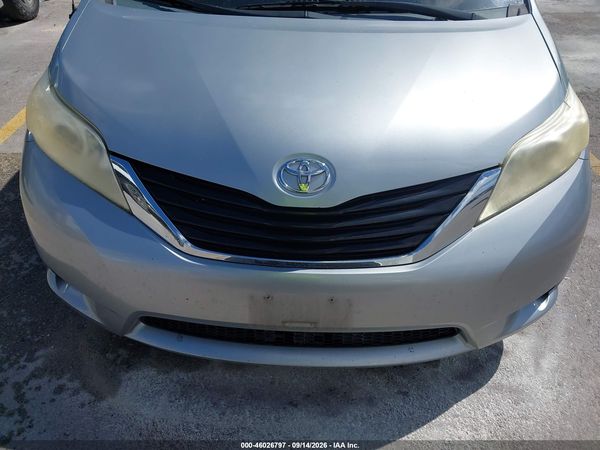 2014 TOYOTA SIENNA LE V6 8 PASSENGER — I6