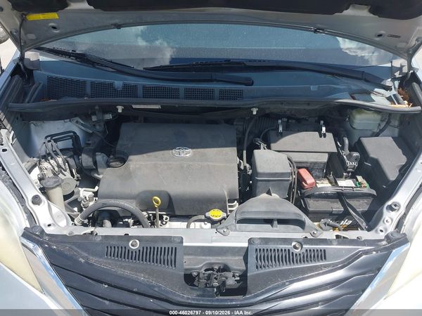 2014 TOYOTA SIENNA LE V6 8 PASSENGER — I10