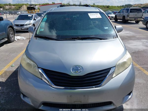 2014 TOYOTA SIENNA LE V6 8 PASSENGER — I115