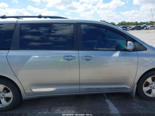 2014 TOYOTA SIENNA LE V6 8 PASSENGER — I116