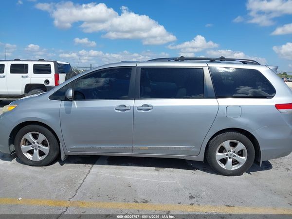 2014 TOYOTA SIENNA LE V6 8 PASSENGER — I117