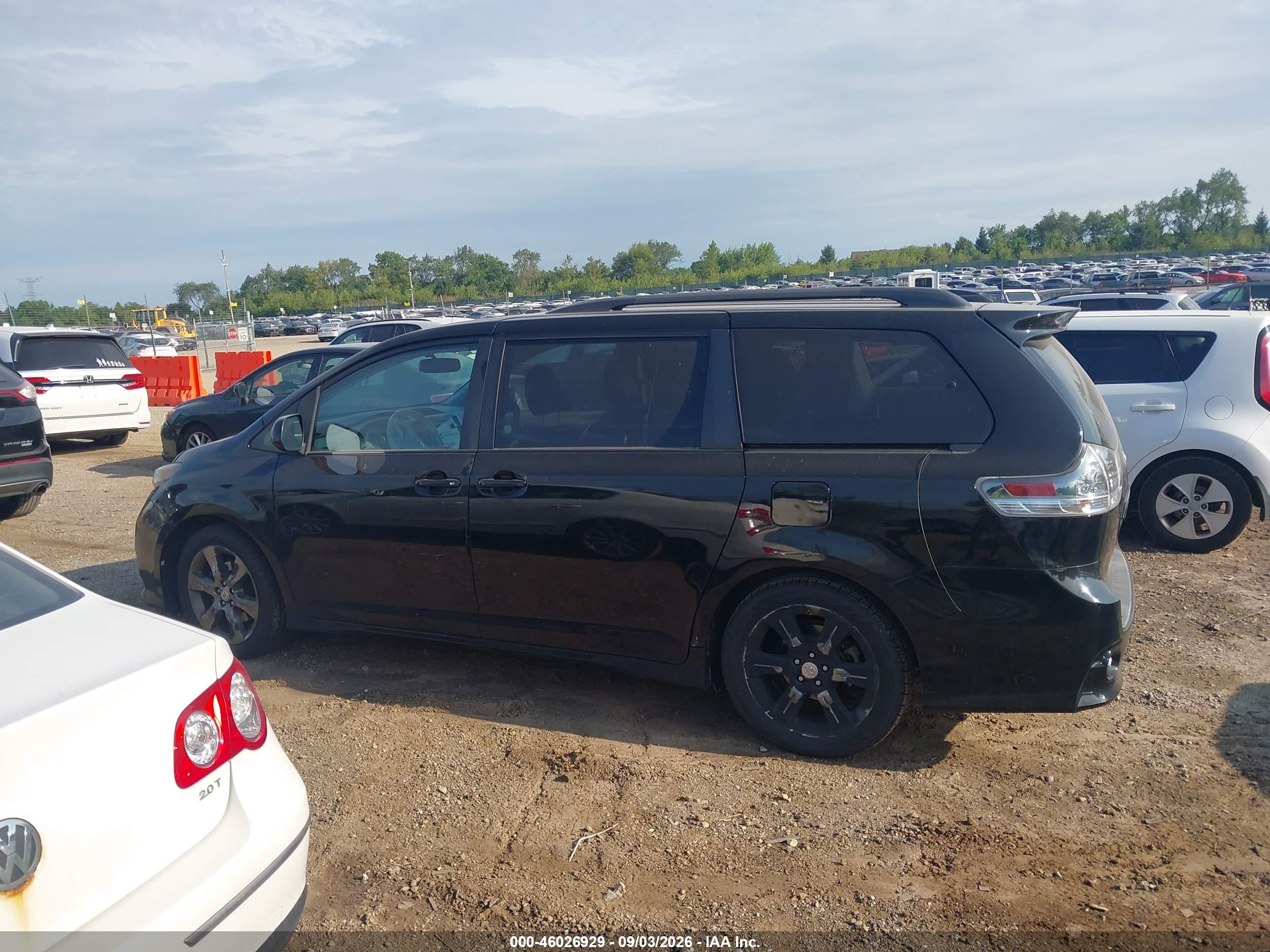 2012 TOYOTA SIENNA SE 8 PASSENGER