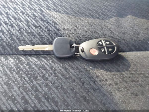 2012 TOYOTA SIENNA SE 8 PASSENGER