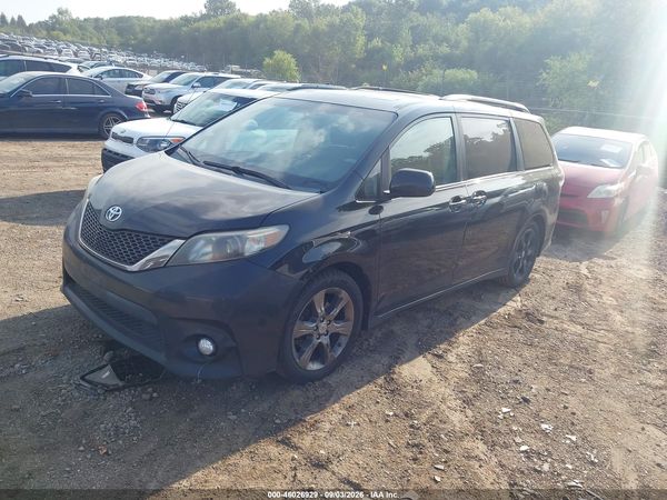 2012 TOYOTA SIENNA SE 8 PASSENGER