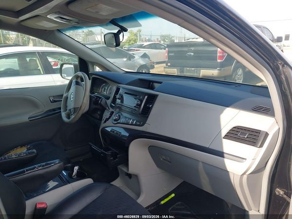 2012 TOYOTA SIENNA SE 8 PASSENGER