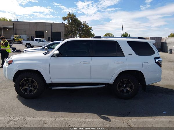 2022 TOYOTA 4RUNNER SR5 — I6