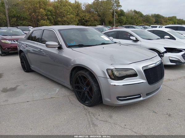 2013 CHRYSLER 300 MOTOWN — I1