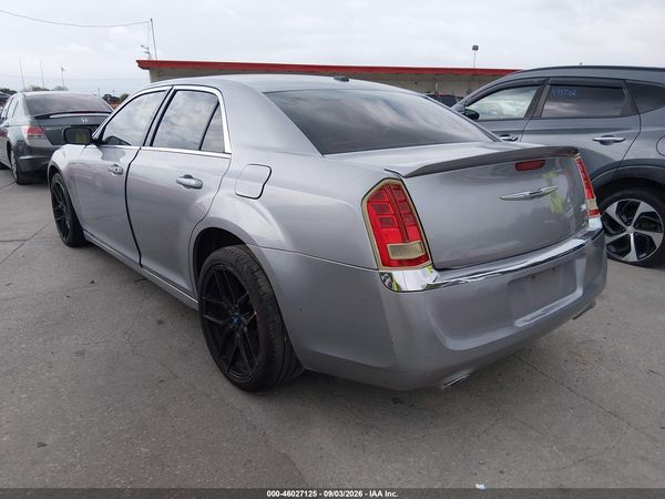 2013 CHRYSLER 300 MOTOWN — I3