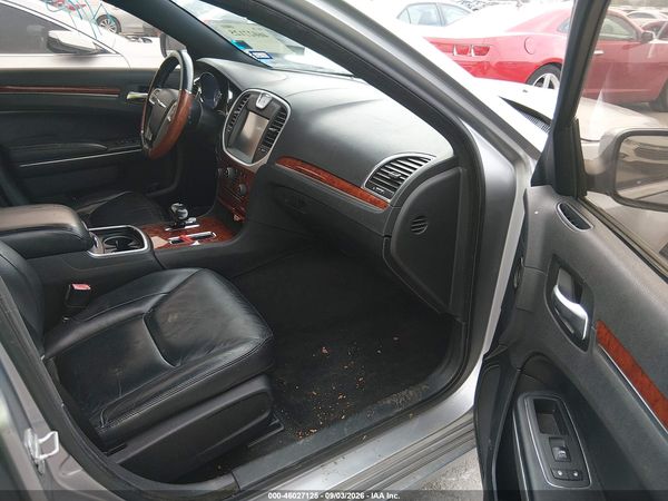 2013 CHRYSLER 300 MOTOWN — I5