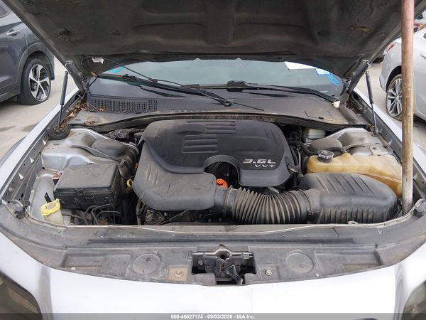 2013 CHRYSLER 300 MOTOWN — I10