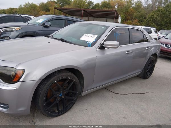 2013 CHRYSLER 300 MOTOWN — I117