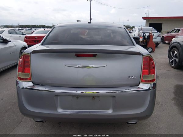 2013 CHRYSLER 300 MOTOWN — I119