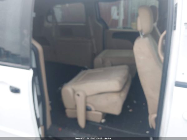2016 DODGE GRAND CARAVAN SXT — I8