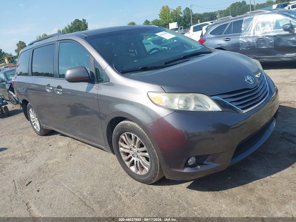 2016 TOYOTA SIENNA XLE 8 PASSENGER — I1