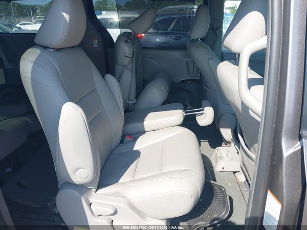 2016 TOYOTA SIENNA XLE 8 PASSENGER — I8
