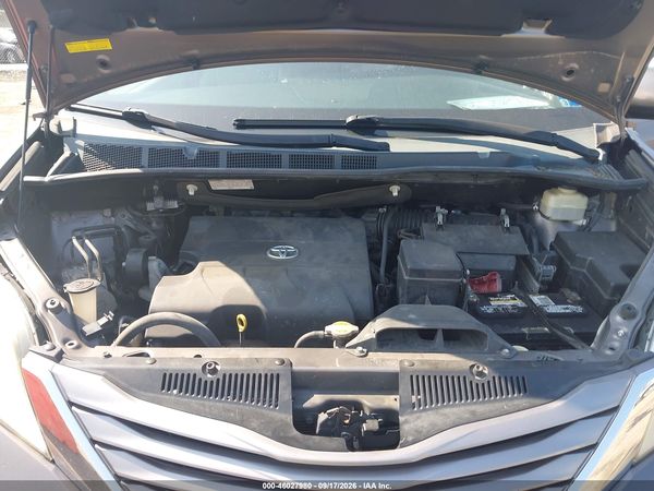 2016 TOYOTA SIENNA XLE 8 PASSENGER — I10