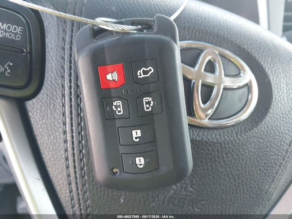 2016 TOYOTA SIENNA XLE 8 PASSENGER — I11