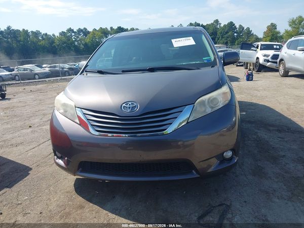 2016 TOYOTA SIENNA XLE 8 PASSENGER — I115