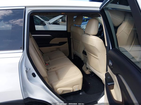 2016 TOYOTA HIGHLANDER LE PLUS V6 — I8