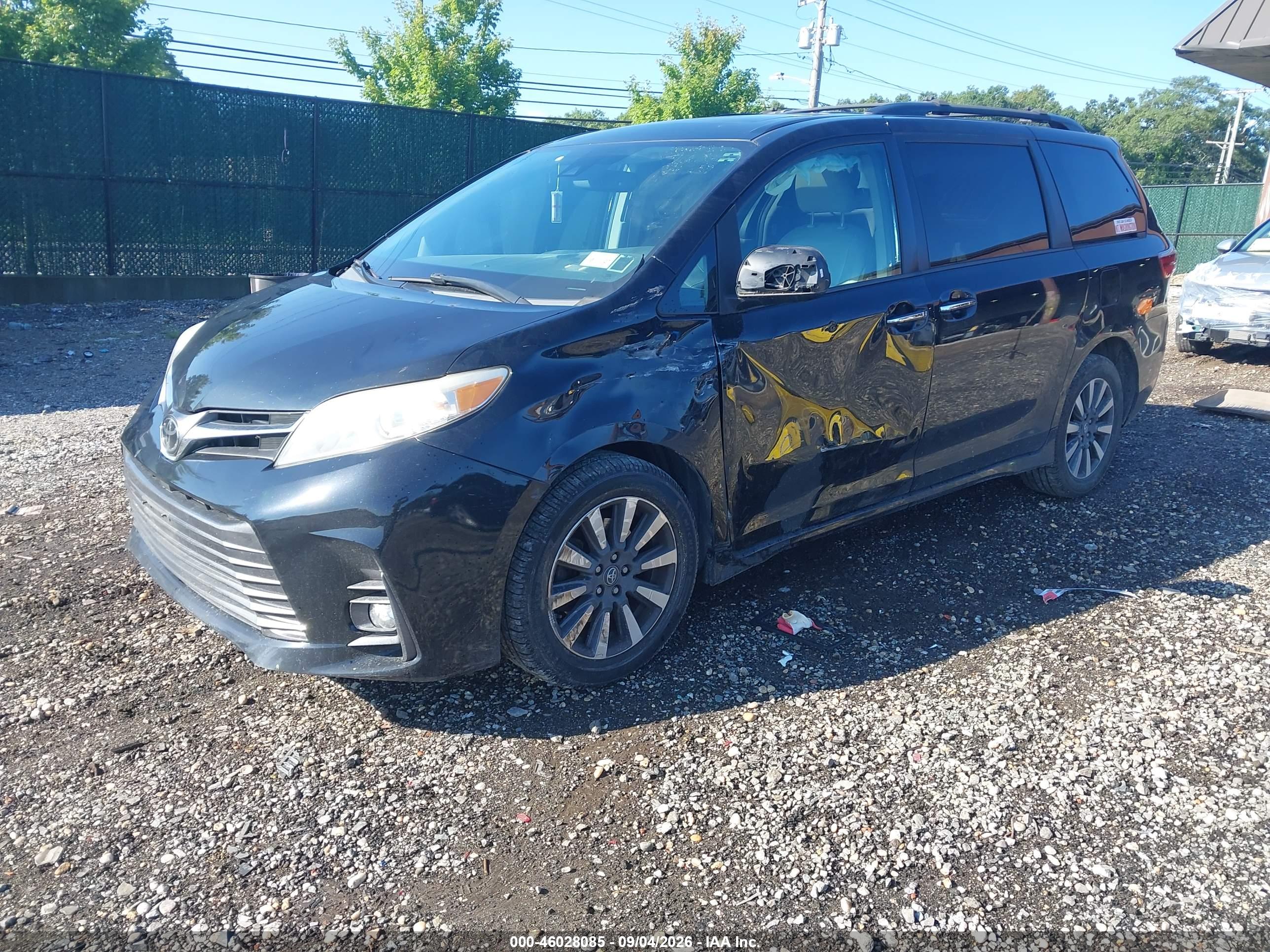 2018 TOYOTA SIENNA XLE 7 PASSENGER — I2