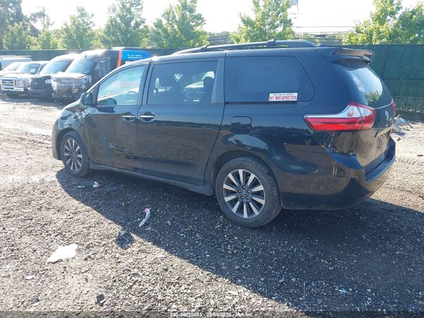 2018 TOYOTA SIENNA XLE 7 PASSENGER — I3