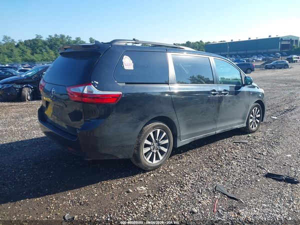2018 TOYOTA SIENNA XLE 7 PASSENGER — I4