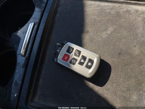 2018 TOYOTA SIENNA XLE 7 PASSENGER — I11