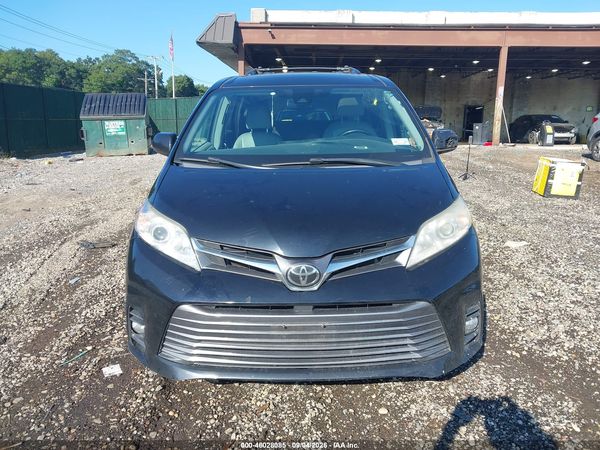 2018 TOYOTA SIENNA XLE 7 PASSENGER — I115