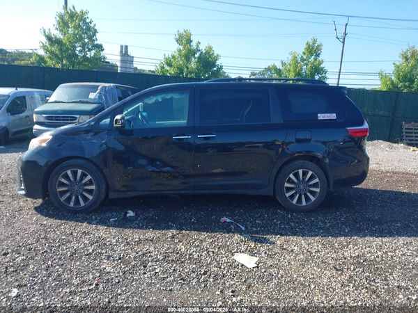 2018 TOYOTA SIENNA XLE 7 PASSENGER — I117