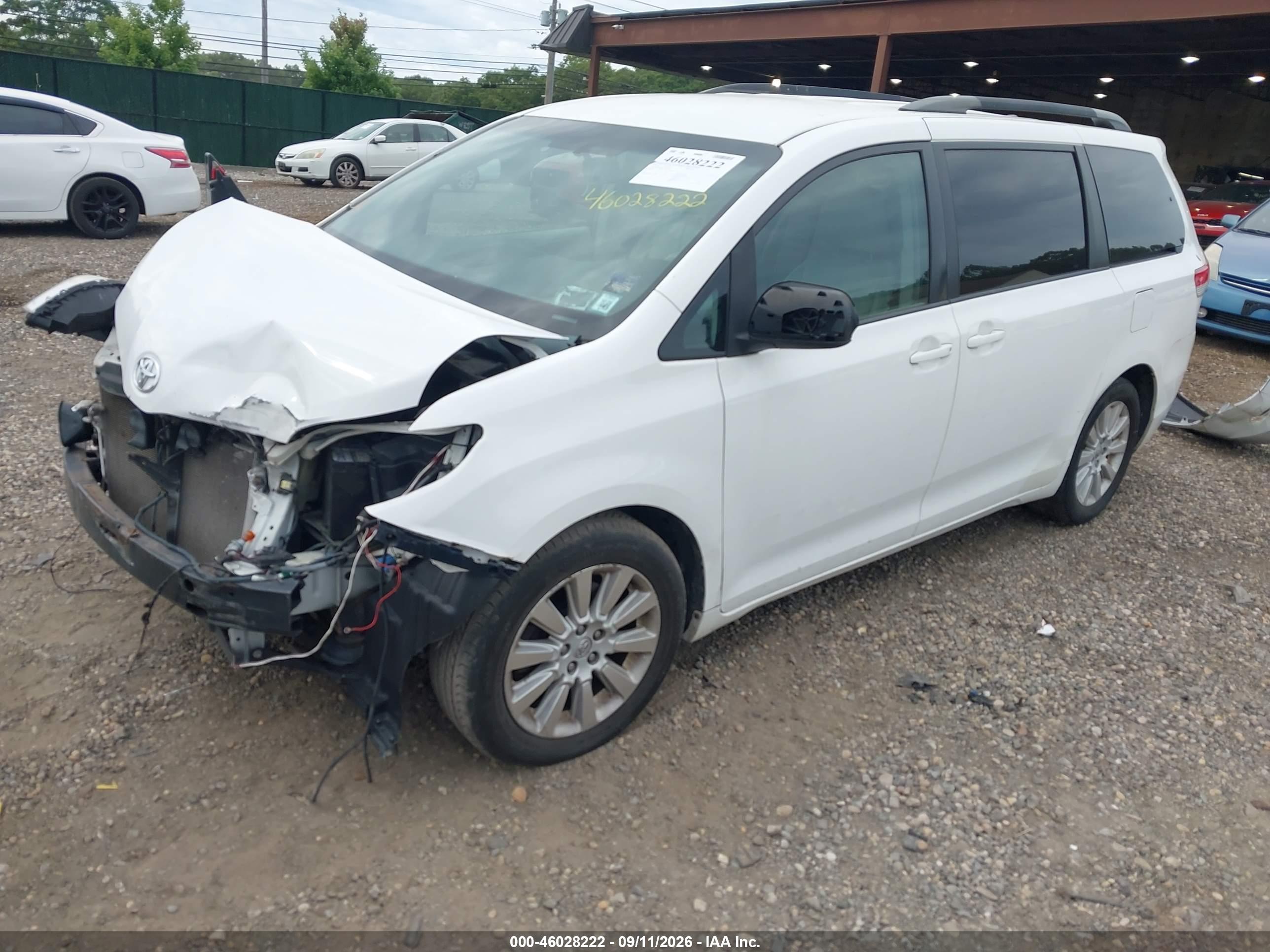 2014 TOYOTA SIENNA LE 7 PASSENGER — I2
