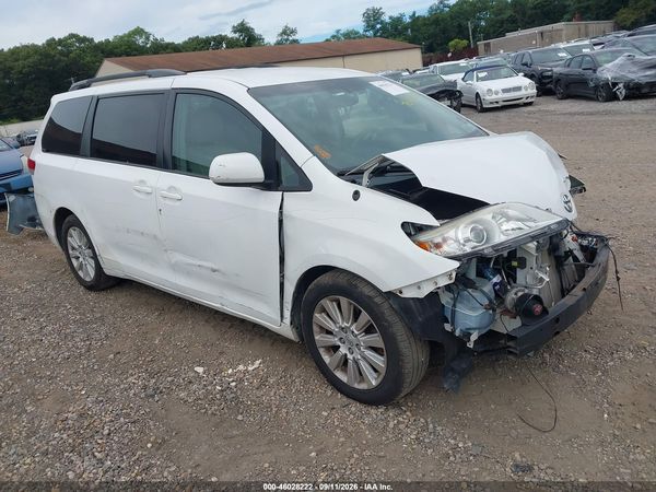 2014 TOYOTA SIENNA LE 7 PASSENGER — I1