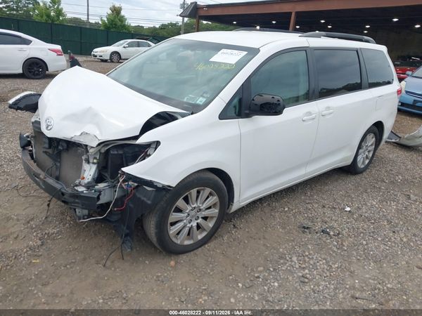 2014 TOYOTA SIENNA — I2