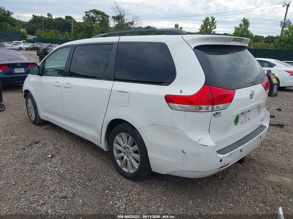 2014 TOYOTA SIENNA LE 7 PASSENGER — I3