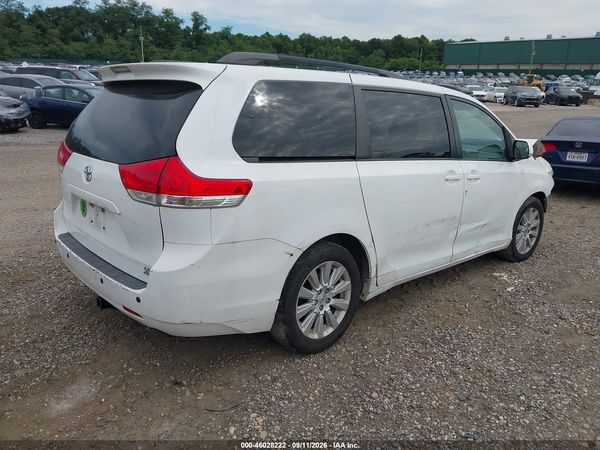 2014 TOYOTA SIENNA LE 7 PASSENGER — I4