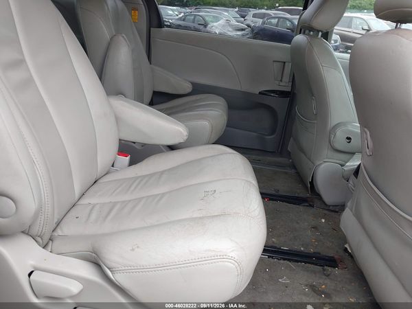 2014 TOYOTA SIENNA LE 7 PASSENGER — I8