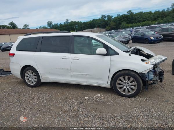 2014 TOYOTA SIENNA LE 7 PASSENGER — I116