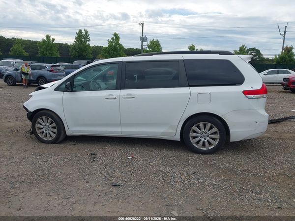2014 TOYOTA SIENNA LE 7 PASSENGER — I117