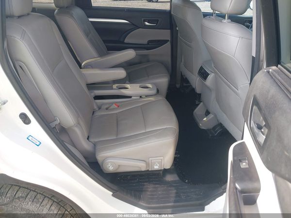 2017 TOYOTA HIGHLANDER XLE — I8