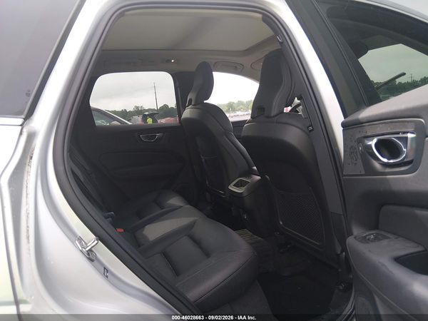 2020 VOLVO XC60 T5 MOMENTUM — I8