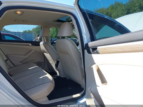 2017 VOLKSWAGEN PASSAT 1.8T SE — I8
